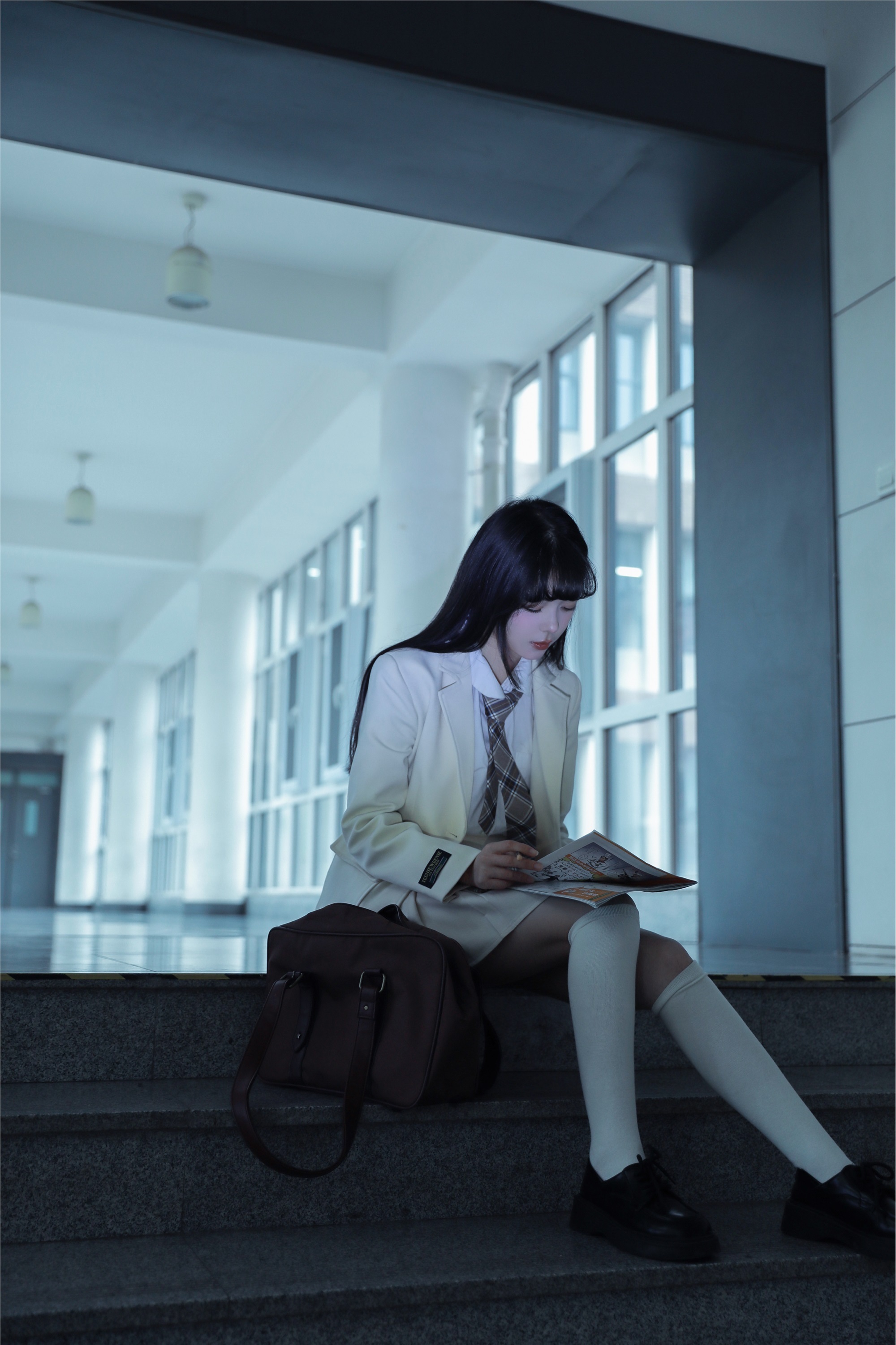 YITUYU艺图语 2025.01.04 楼梯间 姜见过